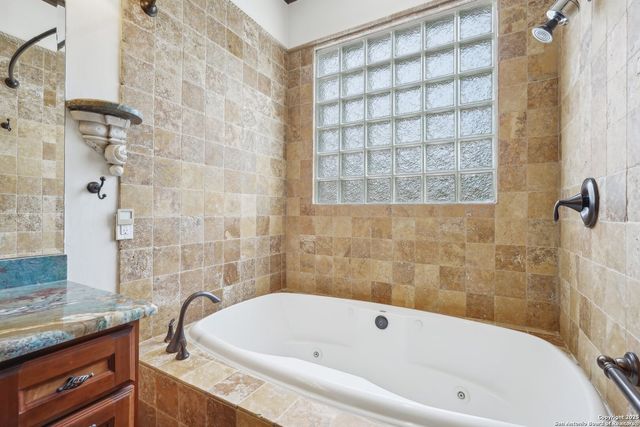 285 Timber Hill, Pipe Creek, TX 78063