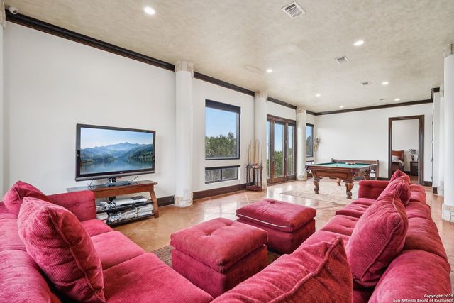 285 Timber Hill, Pipe Creek, TX 78063