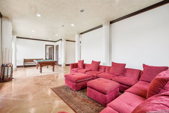 285 Timber Hill, Pipe Creek, TX 78063