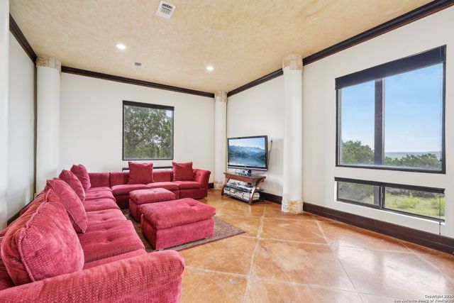 285 Timber Hill, Pipe Creek, TX 78063