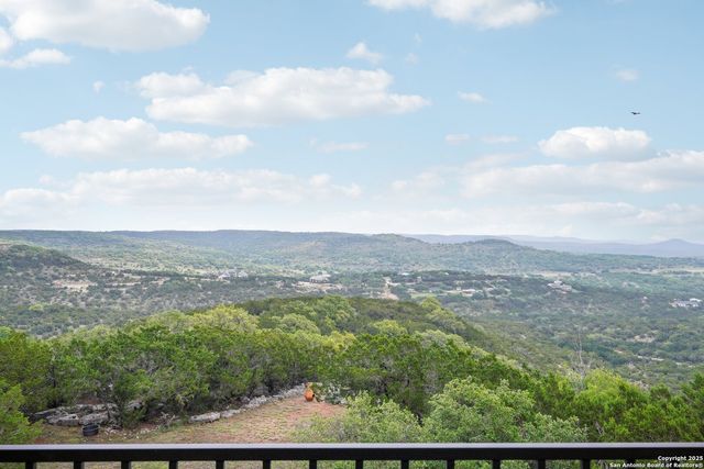 285 Timber Hill, Pipe Creek, TX 78063