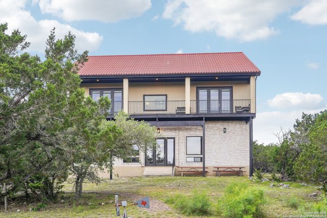 285 Timber Hill, Pipe Creek, TX 78063