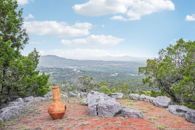 285 Timber Hill, Pipe Creek, TX 78063