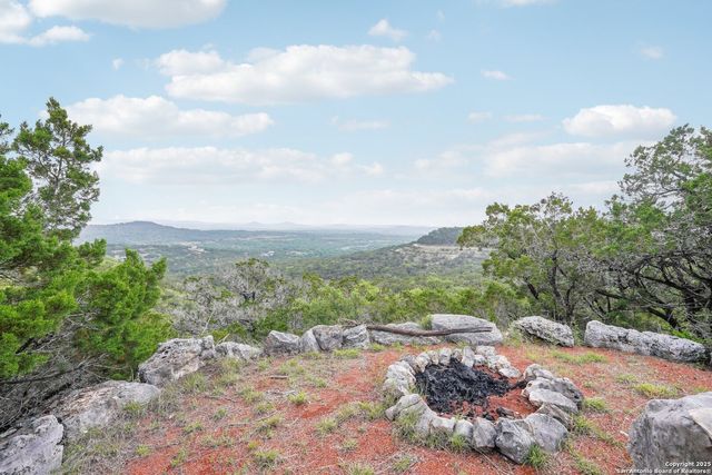 285 Timber Hill, Pipe Creek, TX 78063