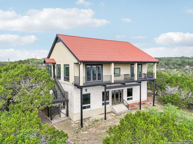 285 Timber Hill, Pipe Creek, TX 78063