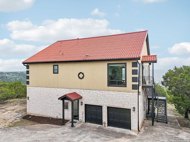 285 Timber Hill, Pipe Creek, TX 78063