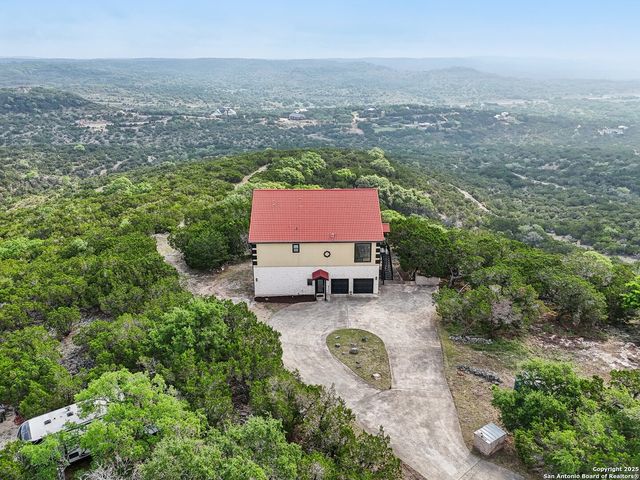 285 Timber Hill, Pipe Creek, TX 78063