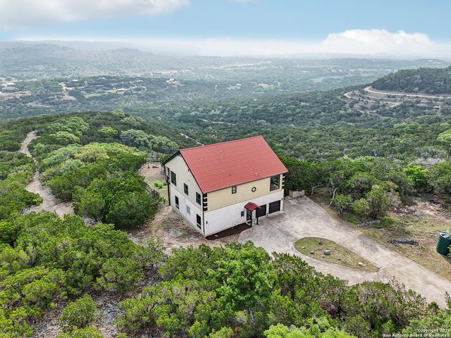 285 Timber Hill, Pipe Creek, TX 78063