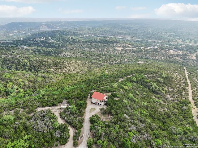 285 Timber Hill, Pipe Creek, TX 78063