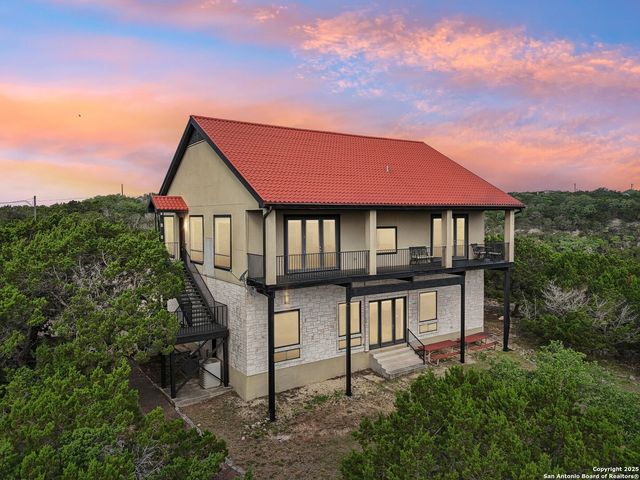 285 Timber Hill, Pipe Creek, TX 78063