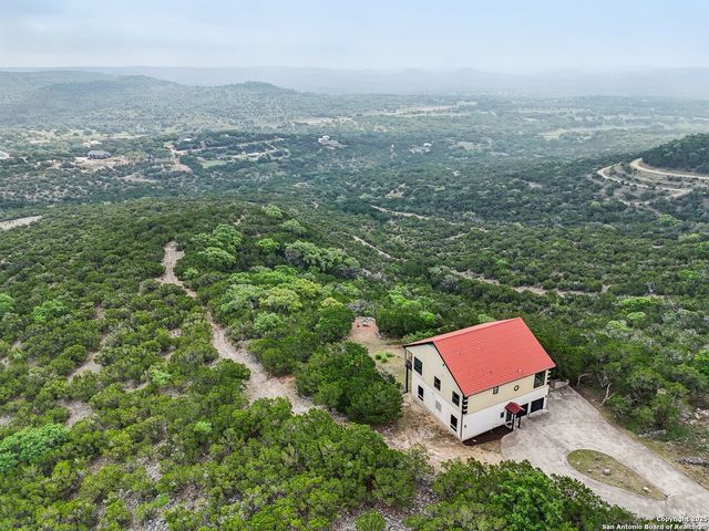 285 Timber Hill, Pipe Creek, TX 78063