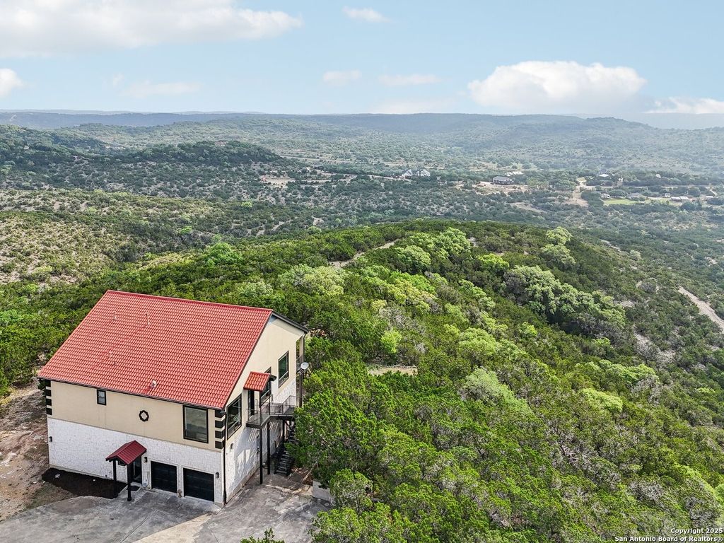 285 Timber Hill, Pipe Creek, TX 78063