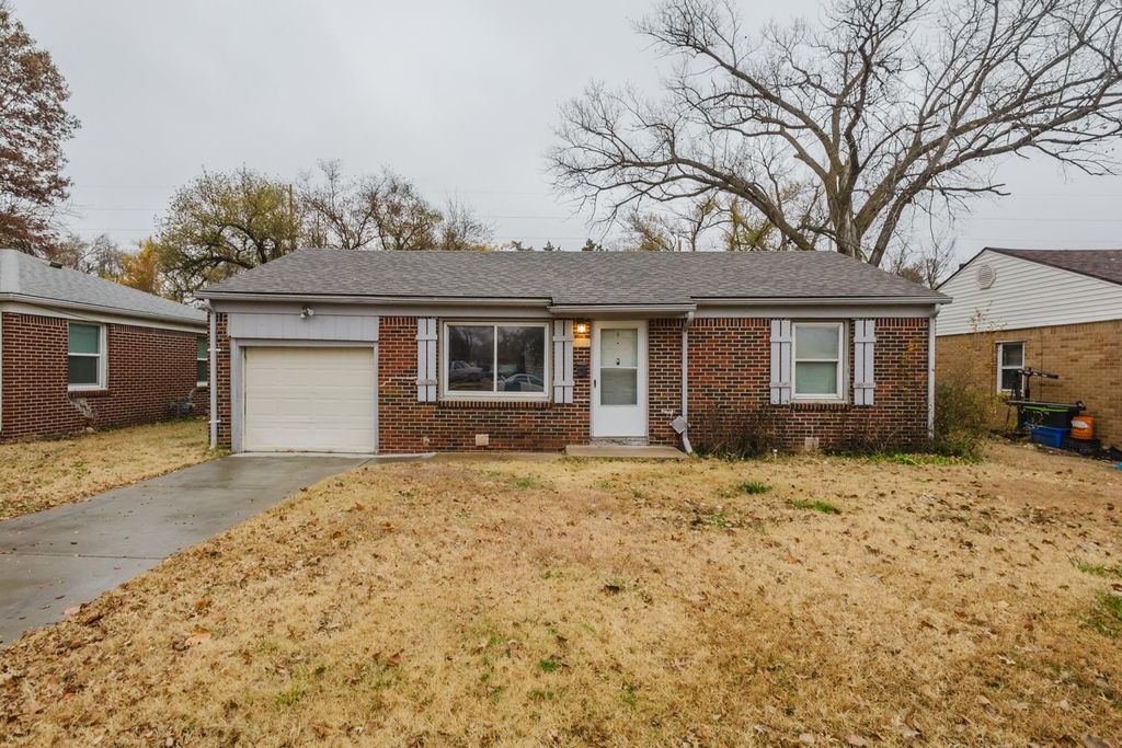 5002 Kensington, Wichita, KS 67208