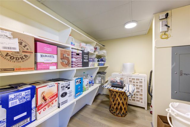 14 Greenway Plaza 12R, Houston, TX 77046