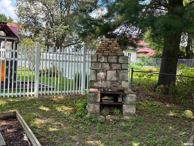 2241 SPRING Street, Quincy, IL 62301