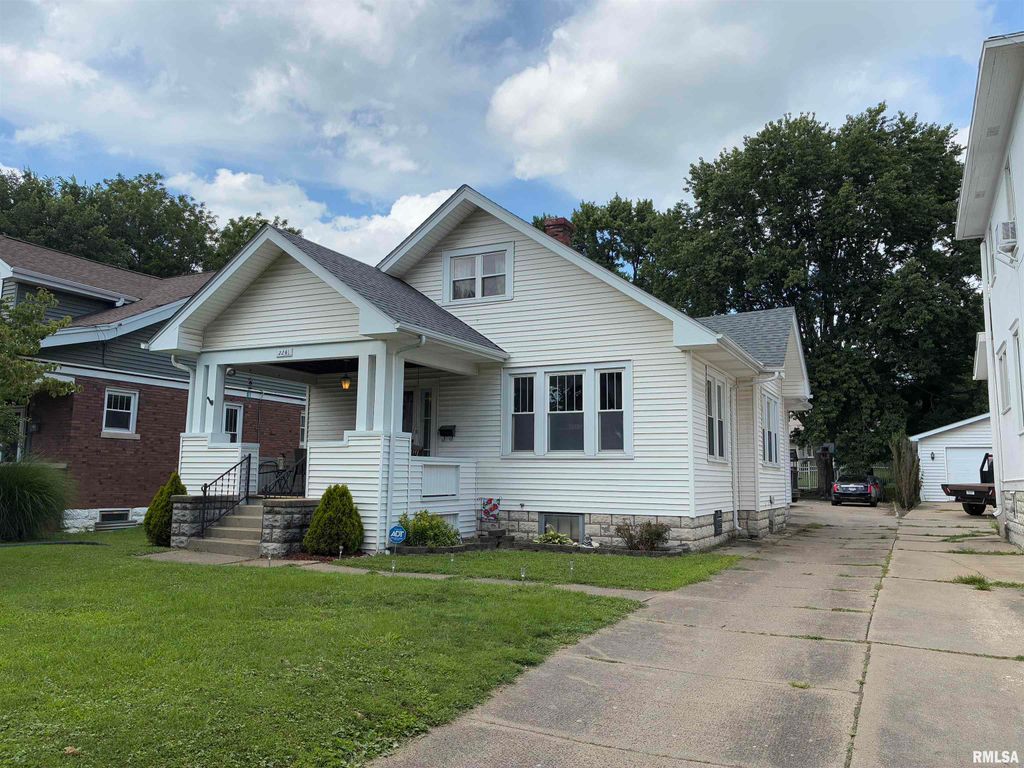 2241 SPRING Street, Quincy, IL 62301