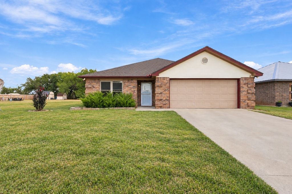 108 Chisolm Trail Court, Springtown, TX 76082 — photo 2