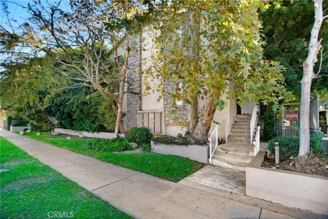 16800 saticoy 4, Lake Balboa, CA 91406