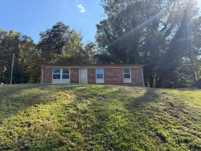 885 Southland DR, Martinsville, VA 24112