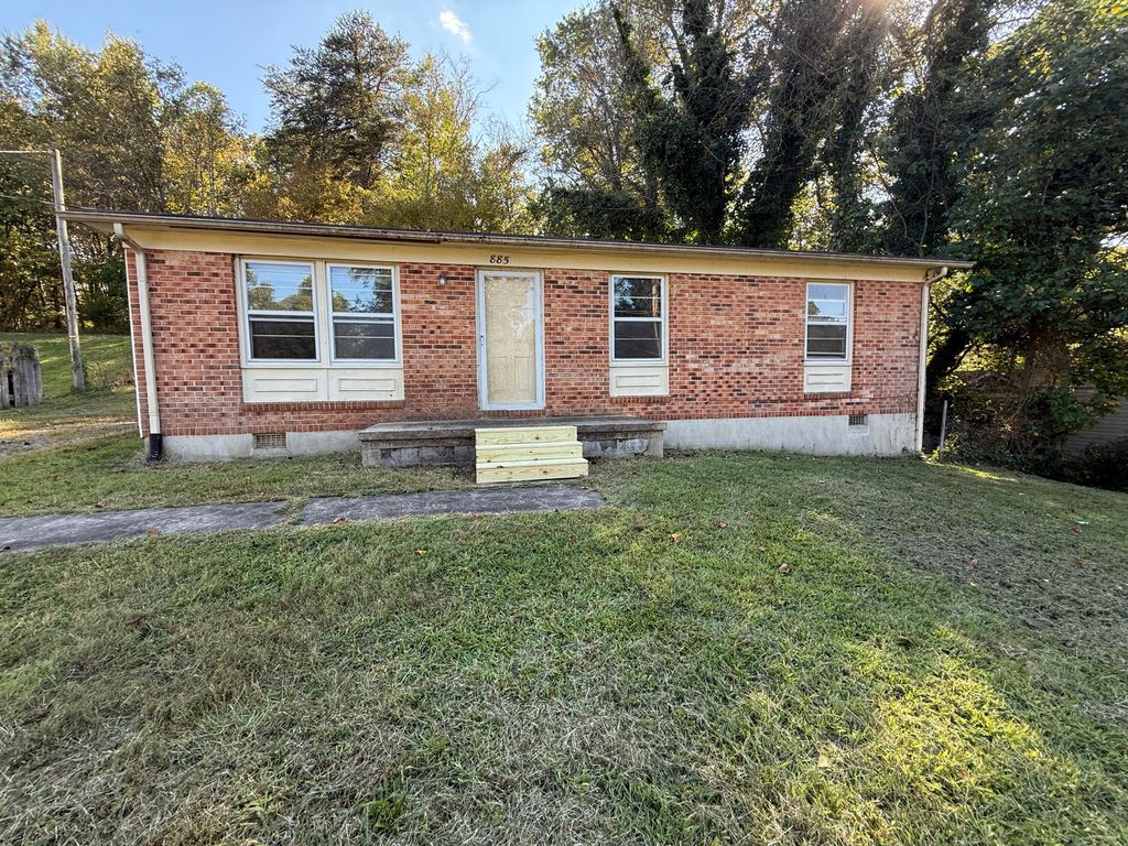 885 Southland DR, Martinsville, VA 24112