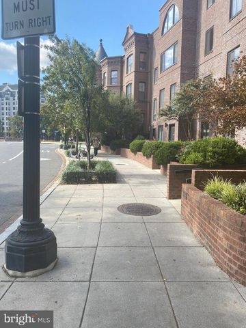 3 WASHINGTON CIRCLE NW, Washington, DC 20037