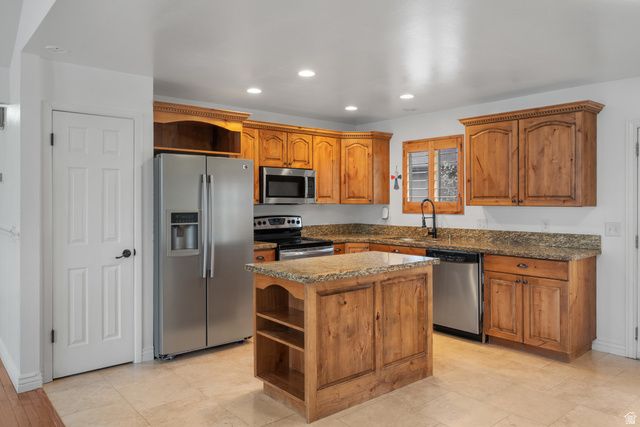 11037 S ROBINSON CIR, Sandy, UT 84092