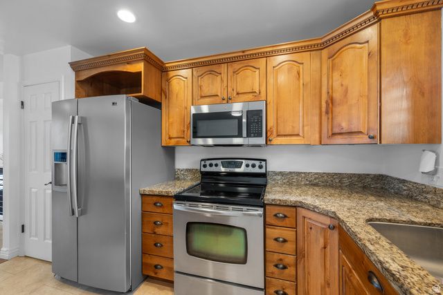 11037 S ROBINSON CIR, Sandy, UT 84092