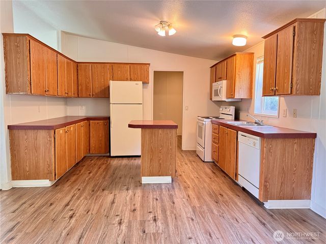 60 N Charles Place, Hoodsport, WA 98548