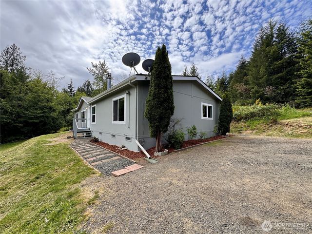 60 N Charles Place, Hoodsport, WA 98548