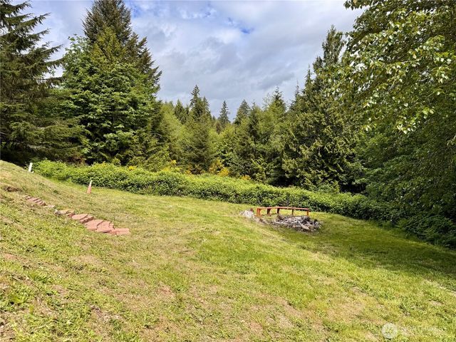 60 N Charles Place, Hoodsport, WA 98548