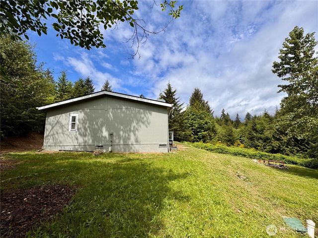 60 N Charles Place, Hoodsport, WA 98548