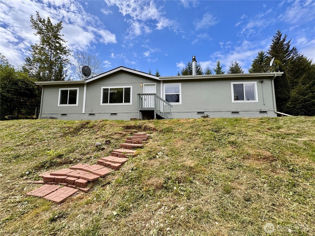 60 N Charles Place, Hoodsport, WA 98548