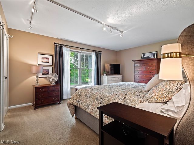4802 Center Road, Avon, OH 44011