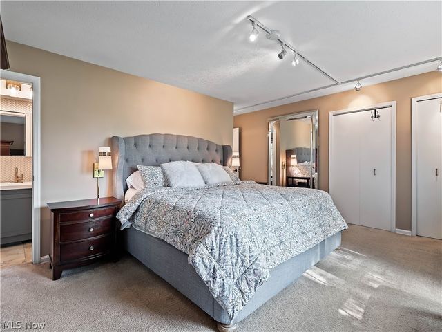 4802 Center Road, Avon, OH 44011