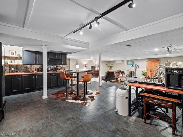 4802 Center Road, Avon, OH 44011
