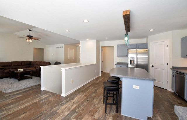 W1401 Valley View COURT, Ixonia, WI 53036