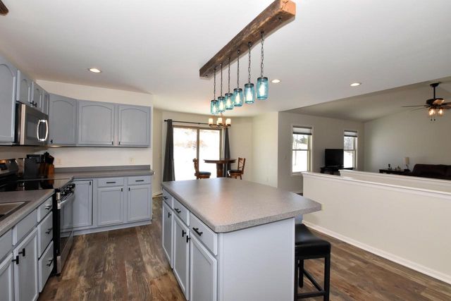 W1401 Valley View COURT, Ixonia, WI 53036