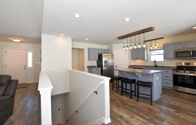 W1401 Valley View COURT, Ixonia, WI 53036