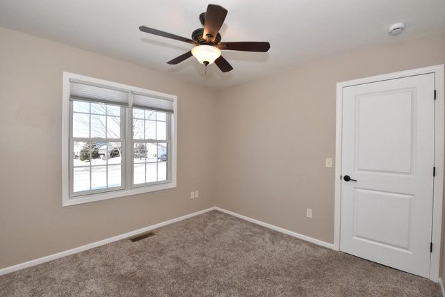 W1401 Valley View COURT, Ixonia, WI 53036