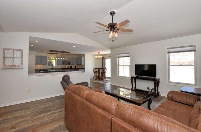 W1401 Valley View COURT, Ixonia, WI 53036