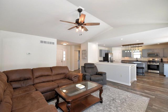 W1401 Valley View COURT, Ixonia, WI 53036