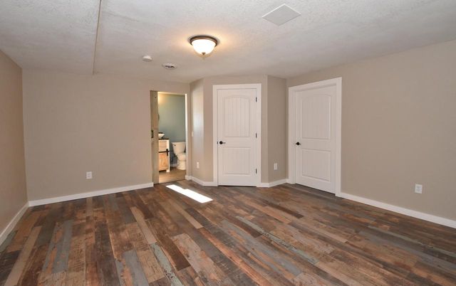 W1401 Valley View COURT, Ixonia, WI 53036