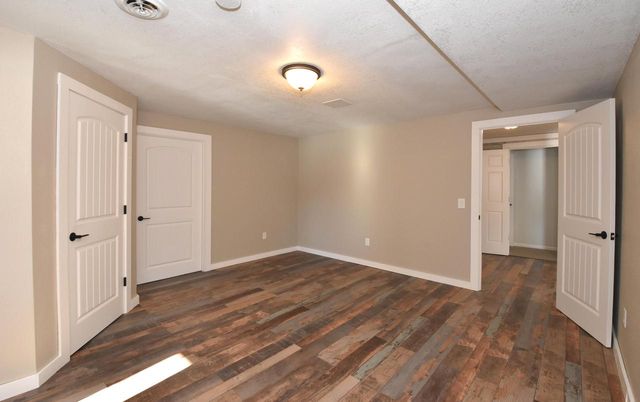 W1401 Valley View COURT, Ixonia, WI 53036