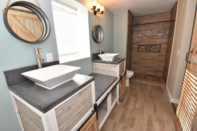 W1401 Valley View COURT, Ixonia, WI 53036