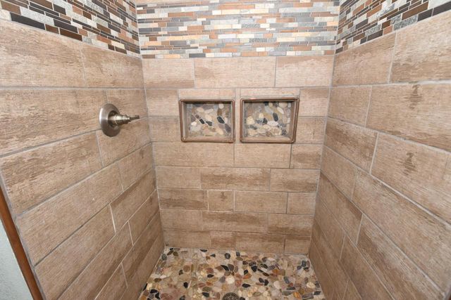 W1401 Valley View COURT, Ixonia, WI 53036