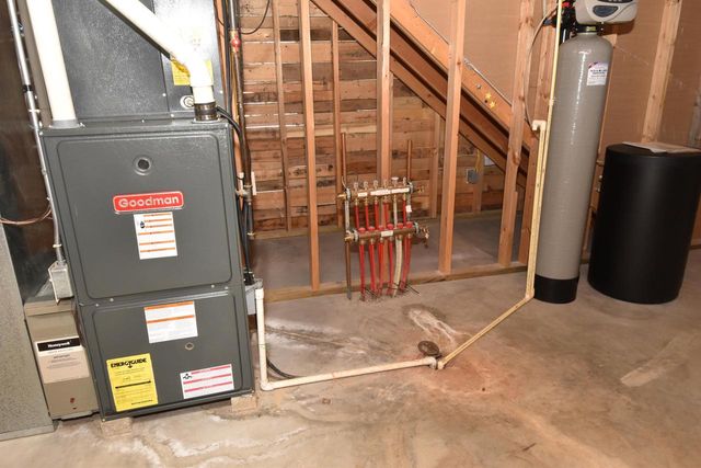 W1401 Valley View COURT, Ixonia, WI 53036