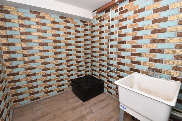 W1401 Valley View COURT, Ixonia, WI 53036