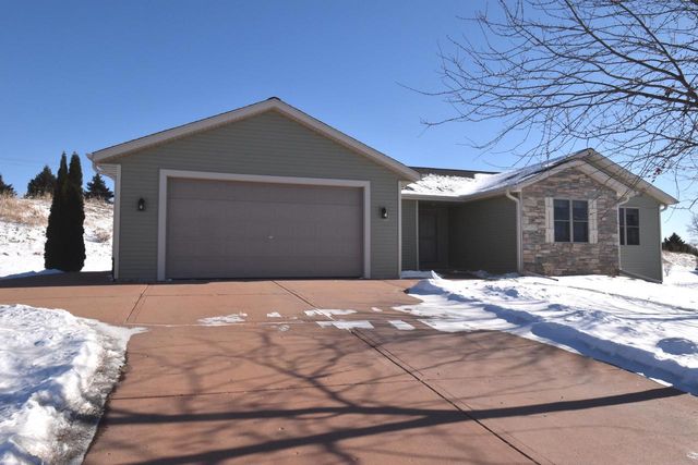 W1401 Valley View COURT, Ixonia, WI 53036