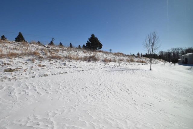 W1401 Valley View COURT, Ixonia, WI 53036