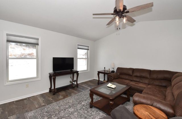 W1401 Valley View COURT, Ixonia, WI 53036